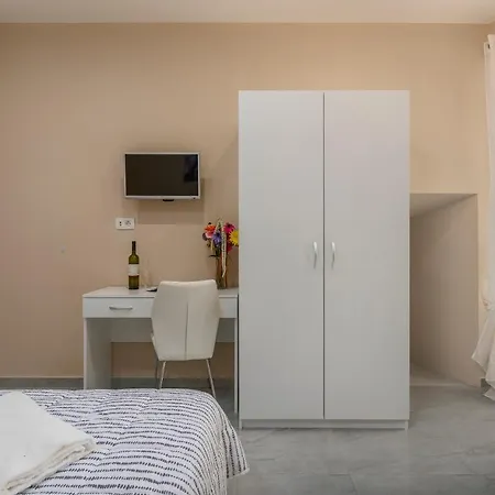 Roberto לינה וארוחת בוקר 3*