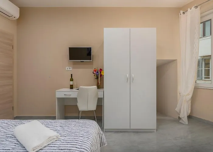 Roberto לינה וארוחת בוקר 3*