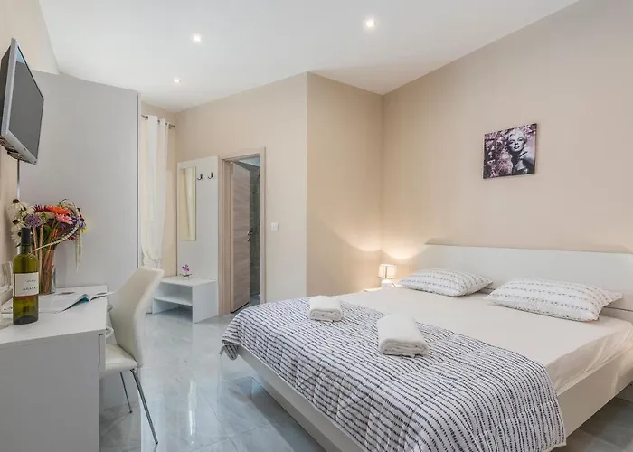 Roberto לינה וארוחת בוקר 3*