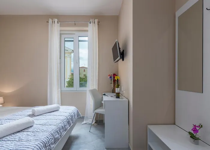 Roberto לינה וארוחת בוקר פורץ