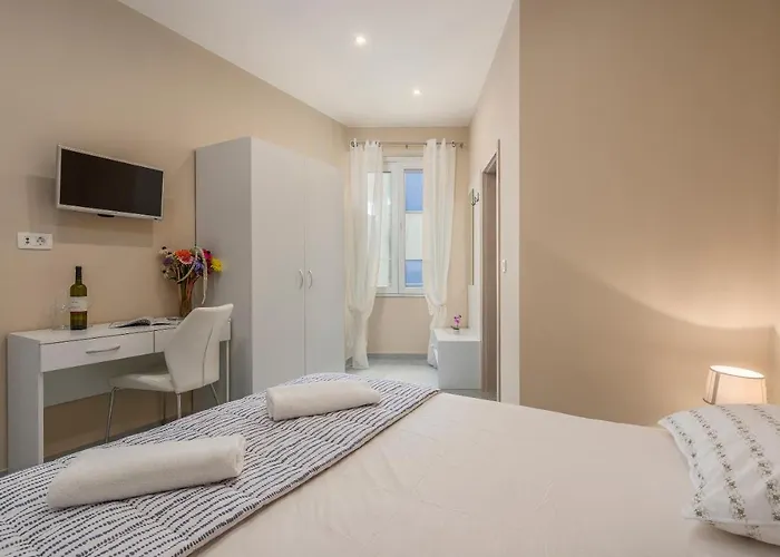 לינה וארוחת בוקר Roberto 3*