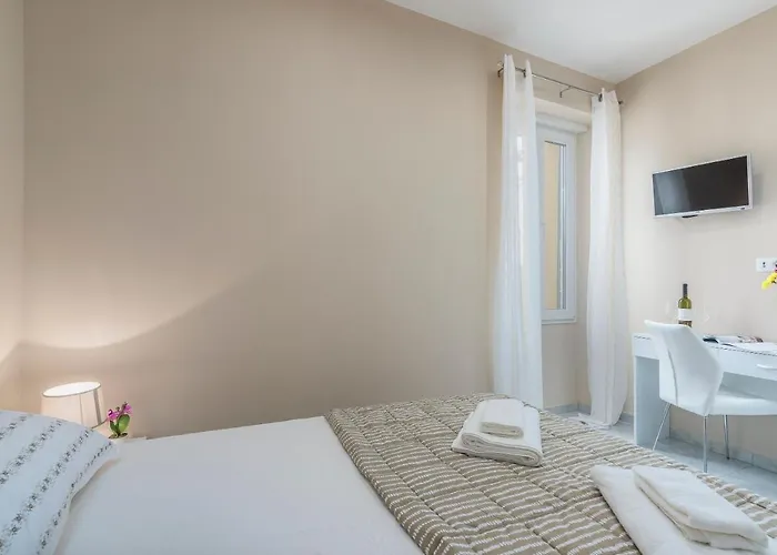 Roberto לינה וארוחת בוקר פורץ